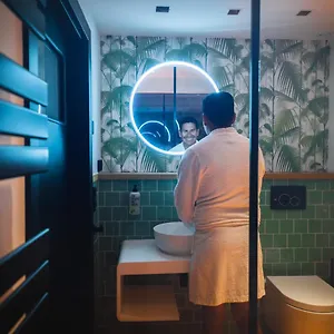 Hotel Koncept International, Colonia